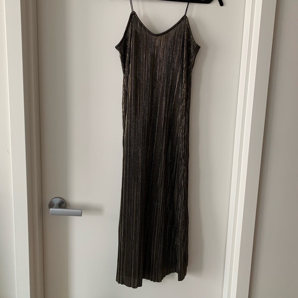 Long dress, metalic finish pull & bear